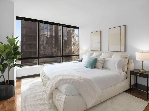 420 East 61st Street image 6 of 27