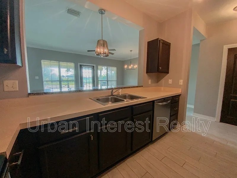 3 bed, 2.5 bath, 1548 sqft, $2,400 — Photo 4