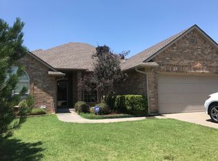 2633 SE 7th St, Moore, OK 73160