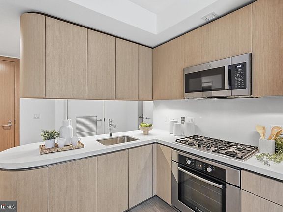 4th image of 925 H St NW APT 308