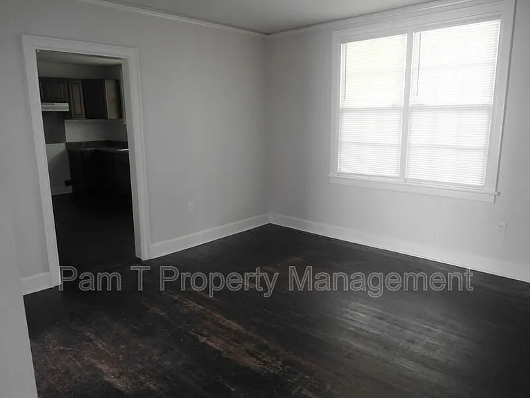 633 W 35th St — Photo 8