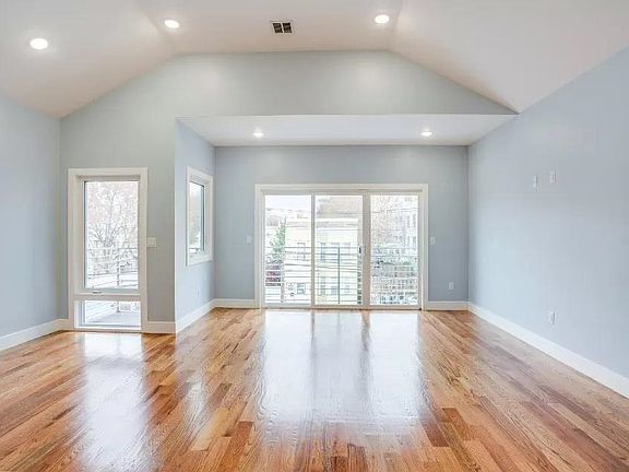 2nd image of 251 Manhattan Ave #2