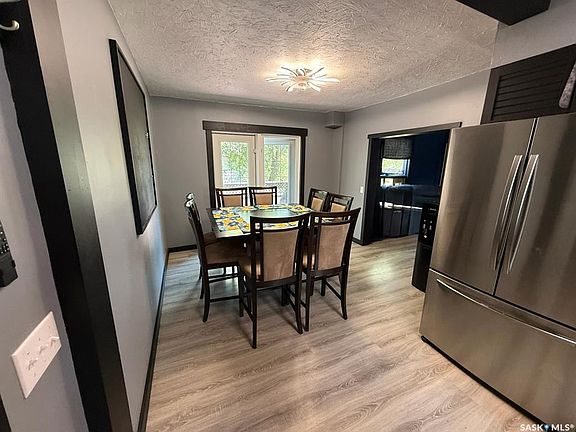 5th image of 211 Martin STREET
