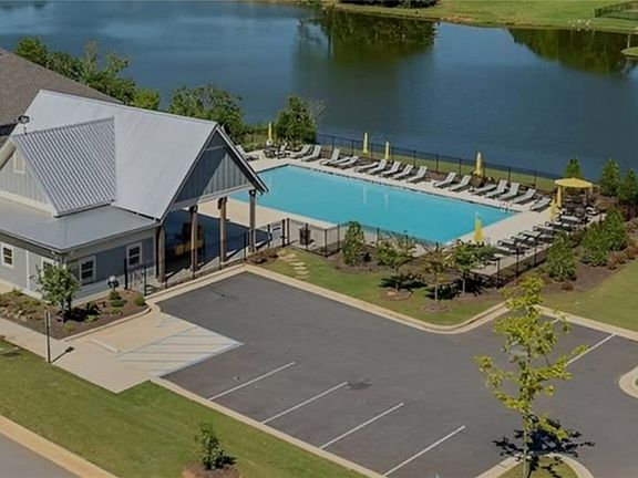 3rd image of 511 Cloverdale Dr