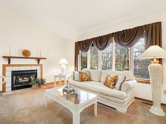 4th image of 9350 Drummond Dr #185