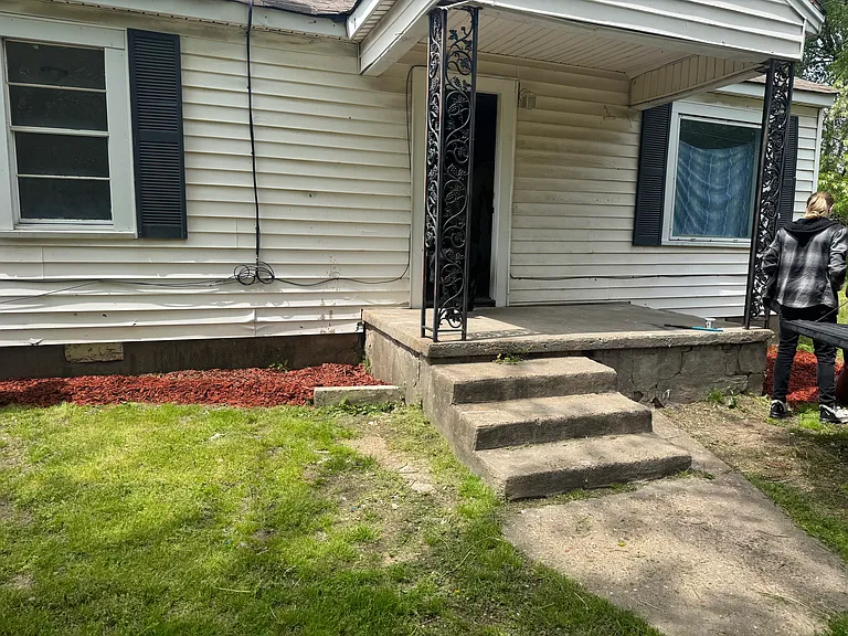 907 S 2nd St — Photo 9