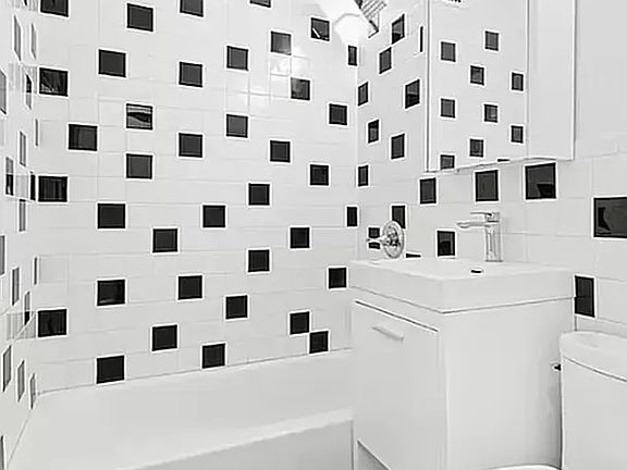 3rd image of 338 E 13th St APT 2D