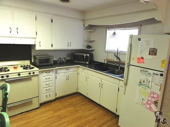 2nd image of 100 Ephie St