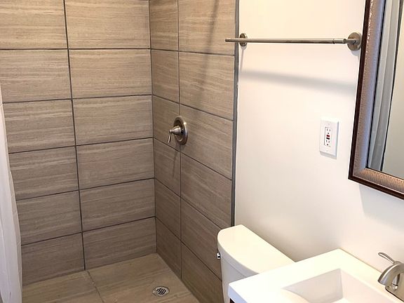 3rd image of 156 E 35th St #1588