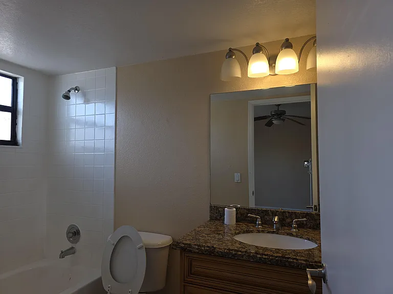 1542 Lake Crystal Dr #H — Photo 25