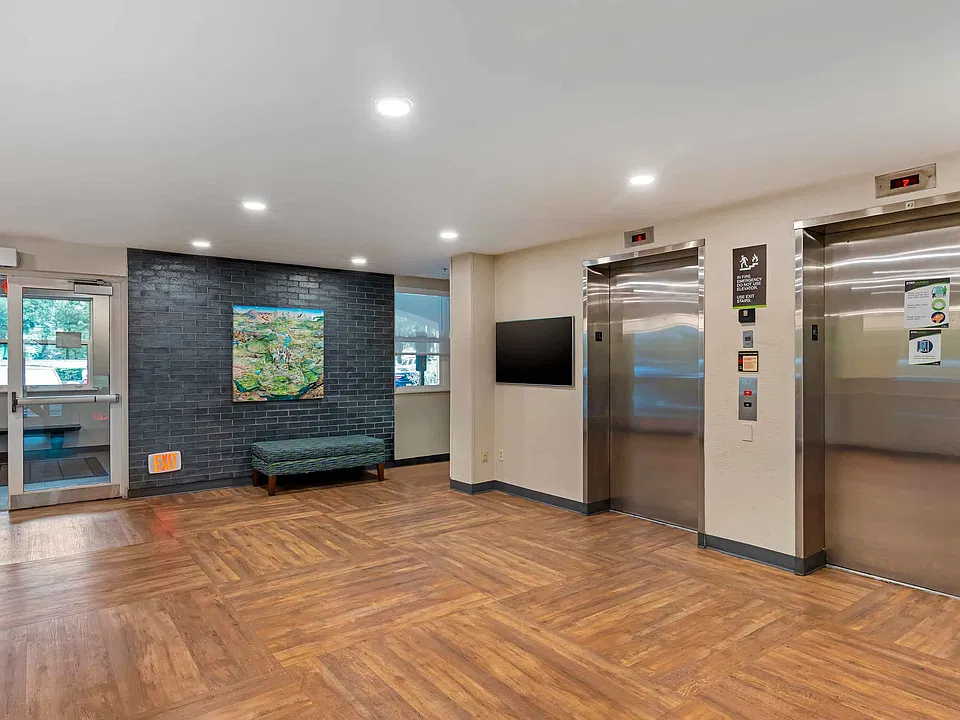 Lobby and Guest Check-in