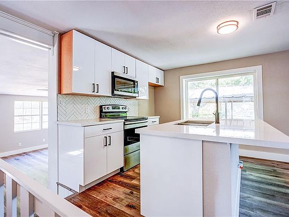 4th image of 609 Hamilton Creek Dr