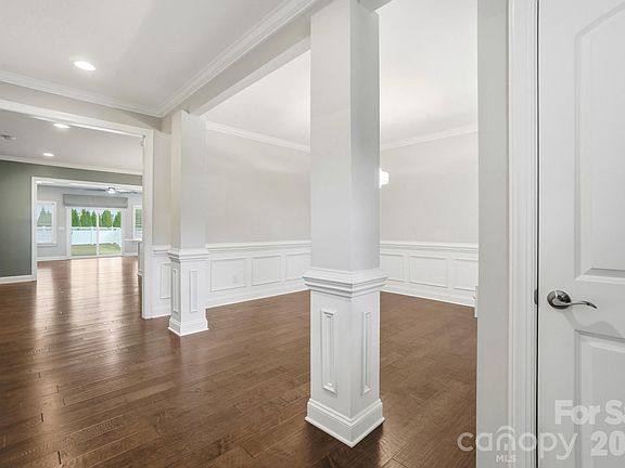 3rd image of 2027 Bonds Ln #43