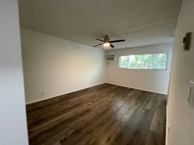 20317 Saticoy St — Photo 25