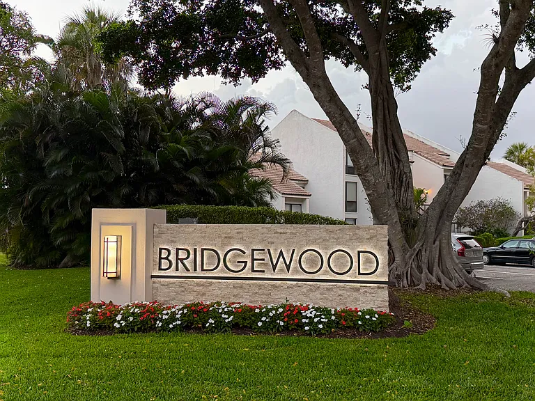 3200 Bridgewood Dr — Photo 1