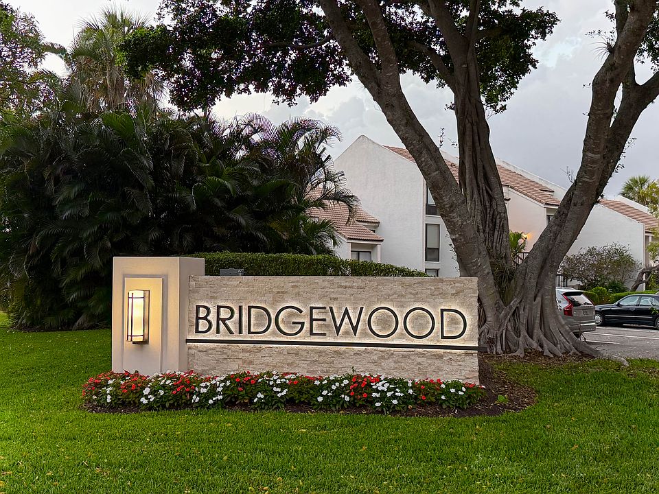 1st image of 3200 Bridgewood Dr