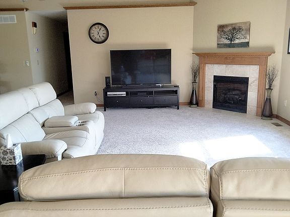 4th image of 290 Hannah Ct