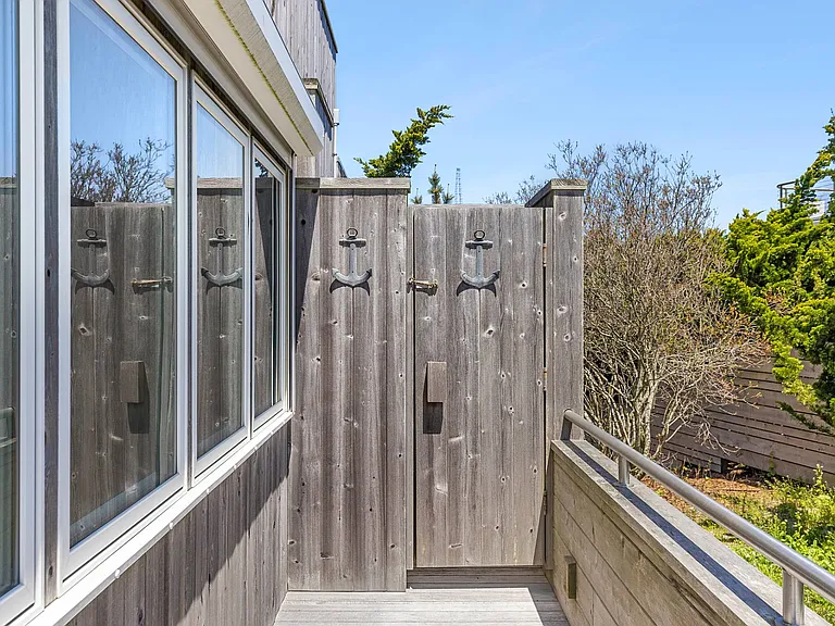 72 Shore Rd — Photo 13