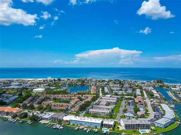 12405 3rd St E APT 206, Treasure Island, FL 33706