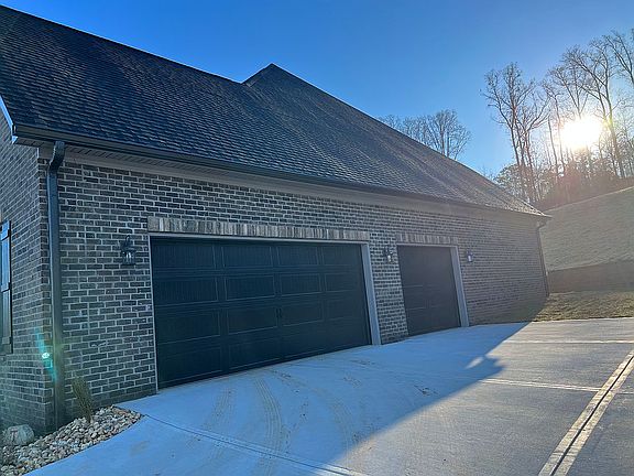 2nd image of 135 Essex Ct