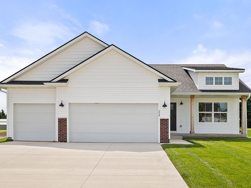 1st image of 254 NE Wildflower Dr