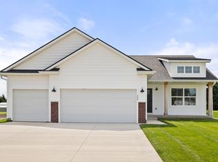 254 NE Wildflower Dr, Pleasant Hill, IA 50327