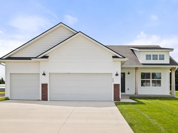 254 NE Wildflower Dr, Pleasant Hill, IA 50327