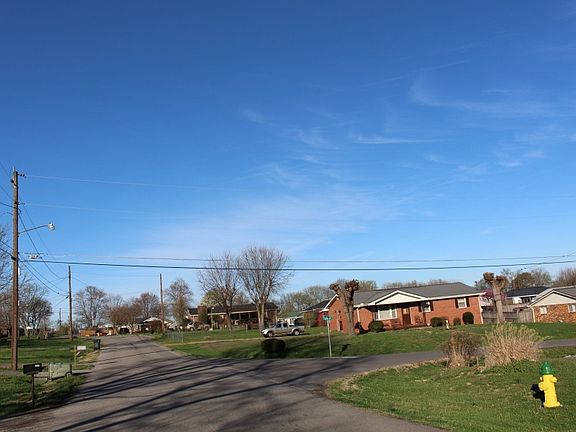 4th image of 713 Trail Dr
