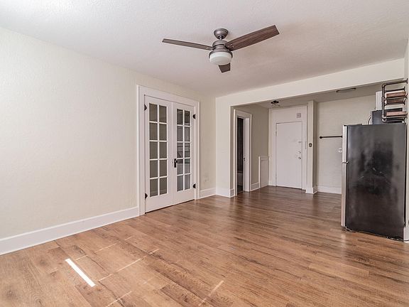 4th image of 360 13th Ave NE APT 9
