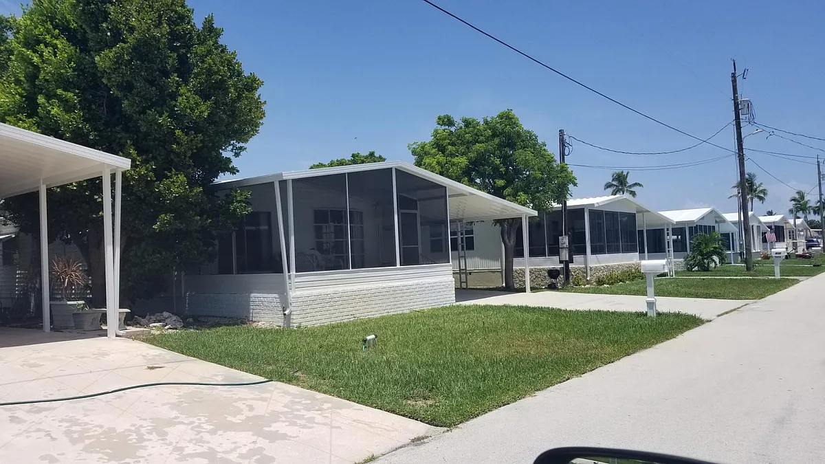 Building Photo - 810 S Jade Dr