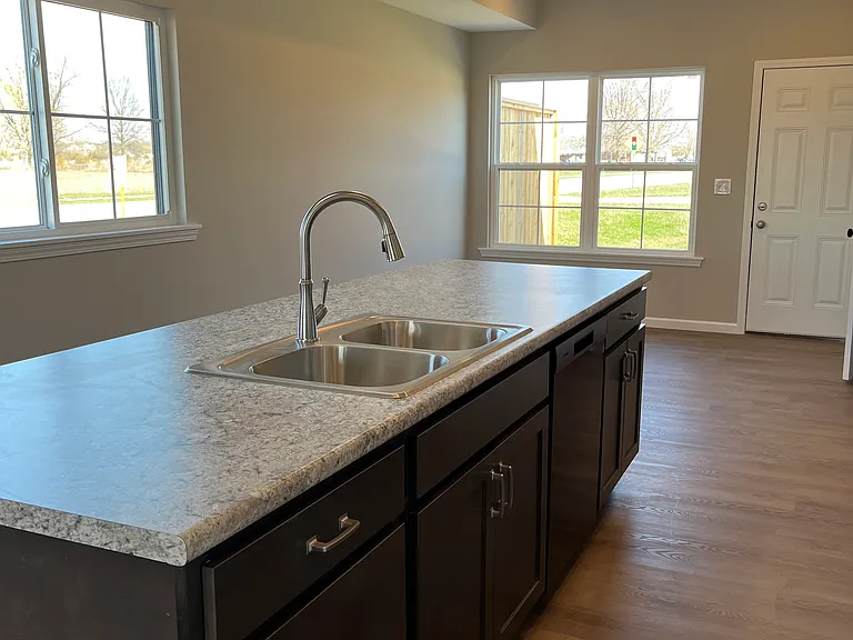 Large Island with Sink and Dishwasher