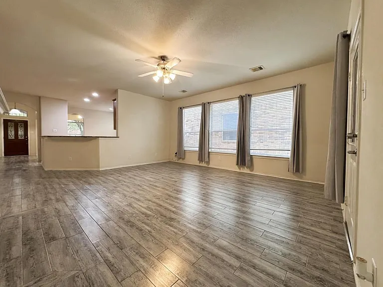 21344 Thurston Crossing Dr — Photo 5