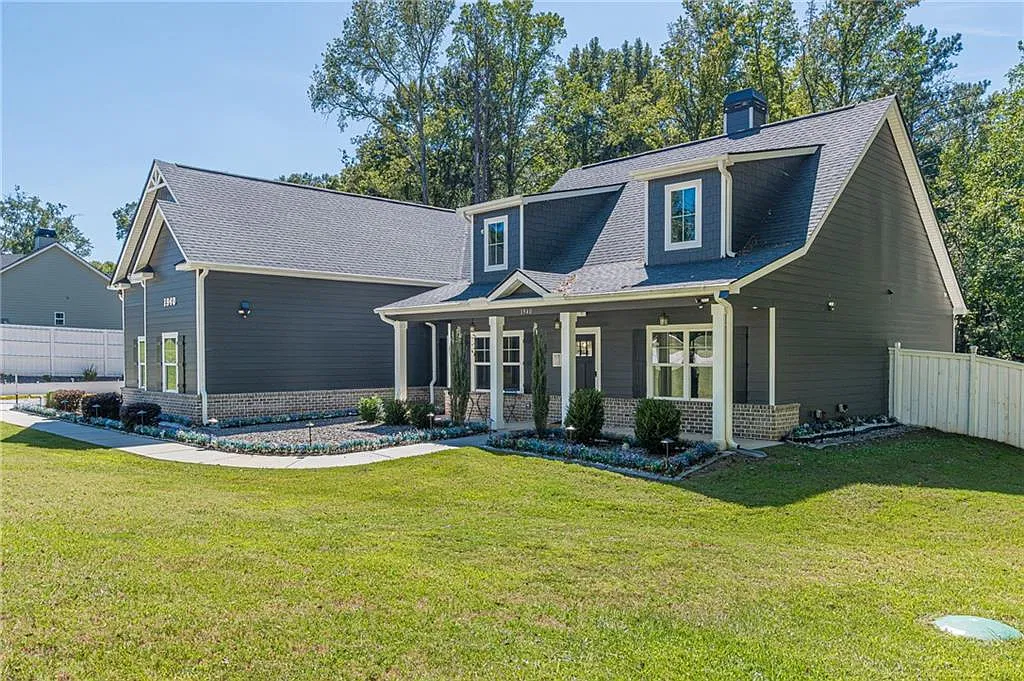 4 bed, 3.0 bath, 2272 sqft, $3,595 — Photo 2