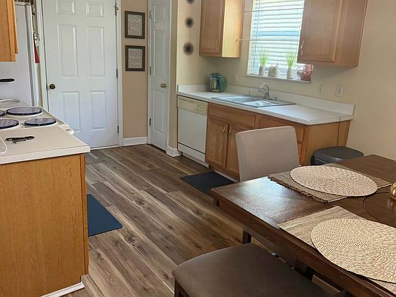 5th image of 5842 Waggoner Ct