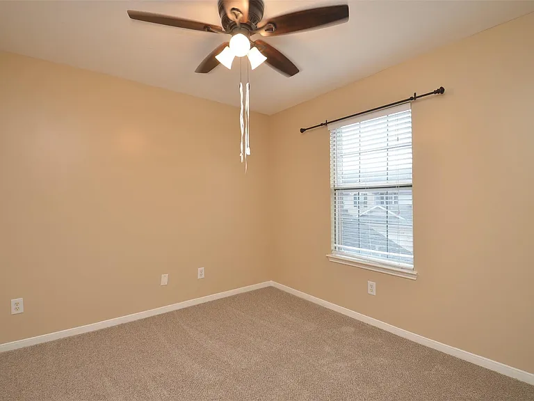 2911 Meadowglen Cv — Photo 30