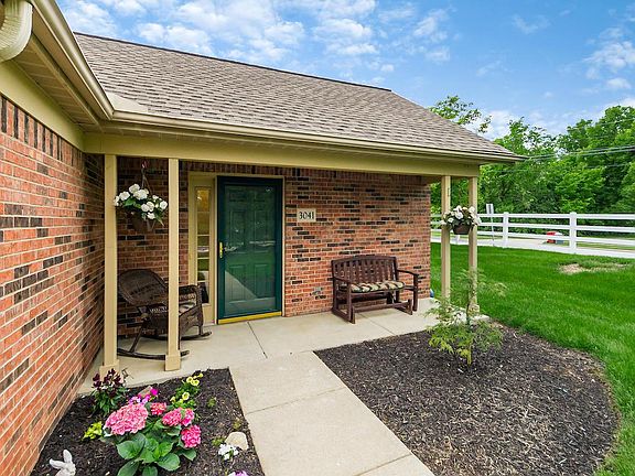 5th image of 3041 Pine Manor Blvd