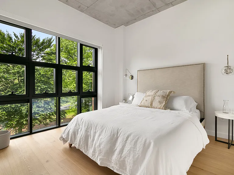 860 Lorimer St #1A — Photo 4