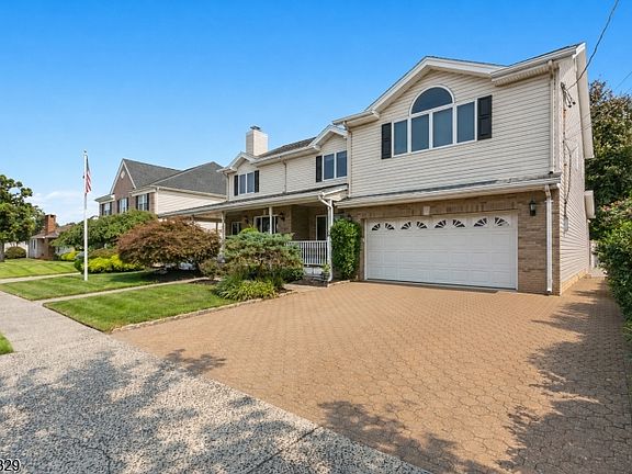3rd image of 26 Mount Cedar Ave