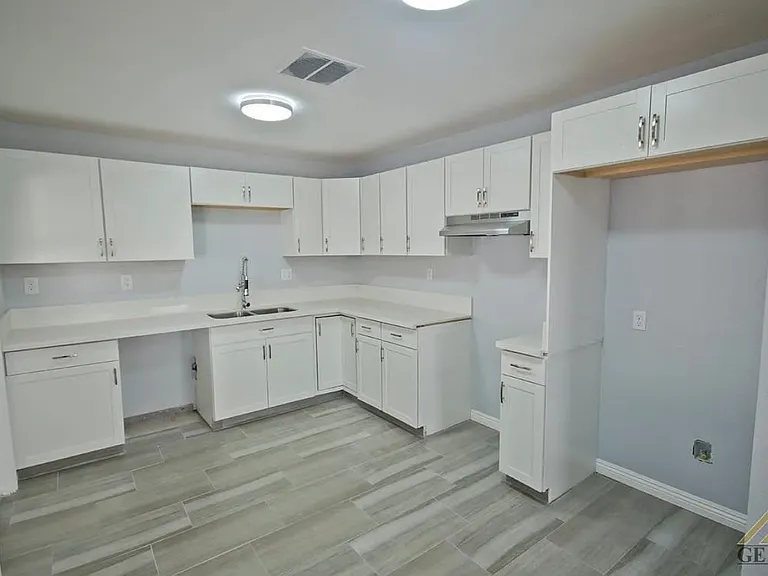1800 Esther Dr — Photo 7