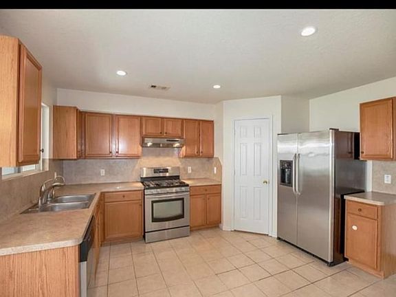 4th image of 5635 Cinnamon Lake Dr