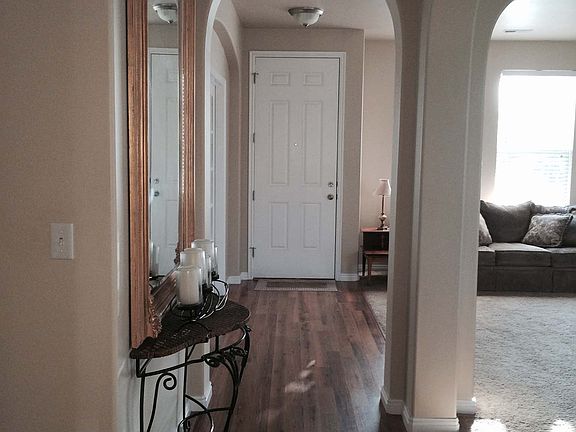 Entry, 9 foot ceilings