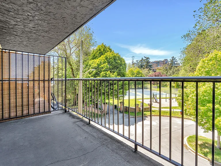 707 Esquimalt Rd — Photo 17