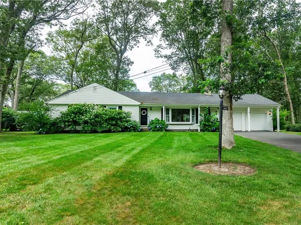407 Red Chimney Dr, Warwick, RI 02886