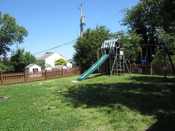 4th image of 6924 Dartmouth Ave
