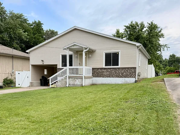 621 E College St, Marshall, MO 65340