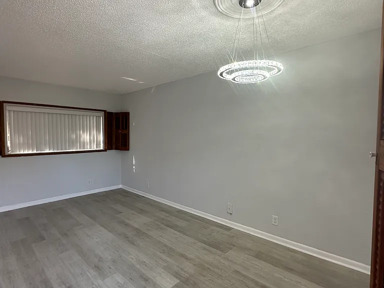 2717 Middle River Dr — Photo 6