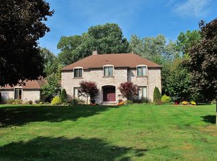 11 Old Landmark Dr, Rochester, NY 14618