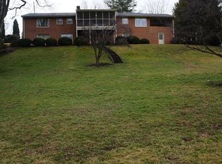 1516 Coral Ridge Rd SW, Roanoke, VA 24018