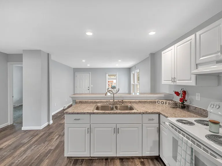 905 Woodsdale Ave — Photo 9