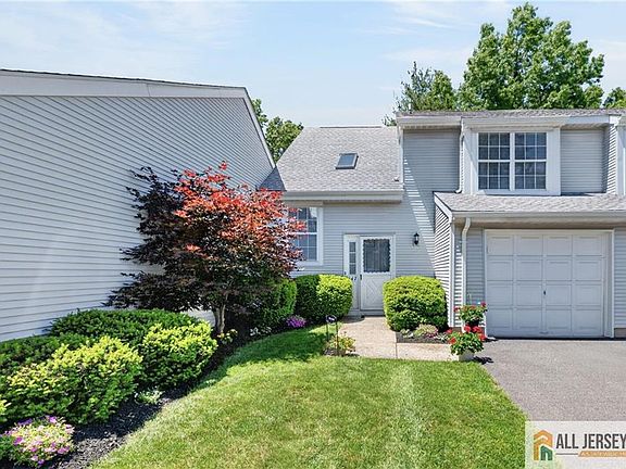 4th image of 147 Picadilly Pl